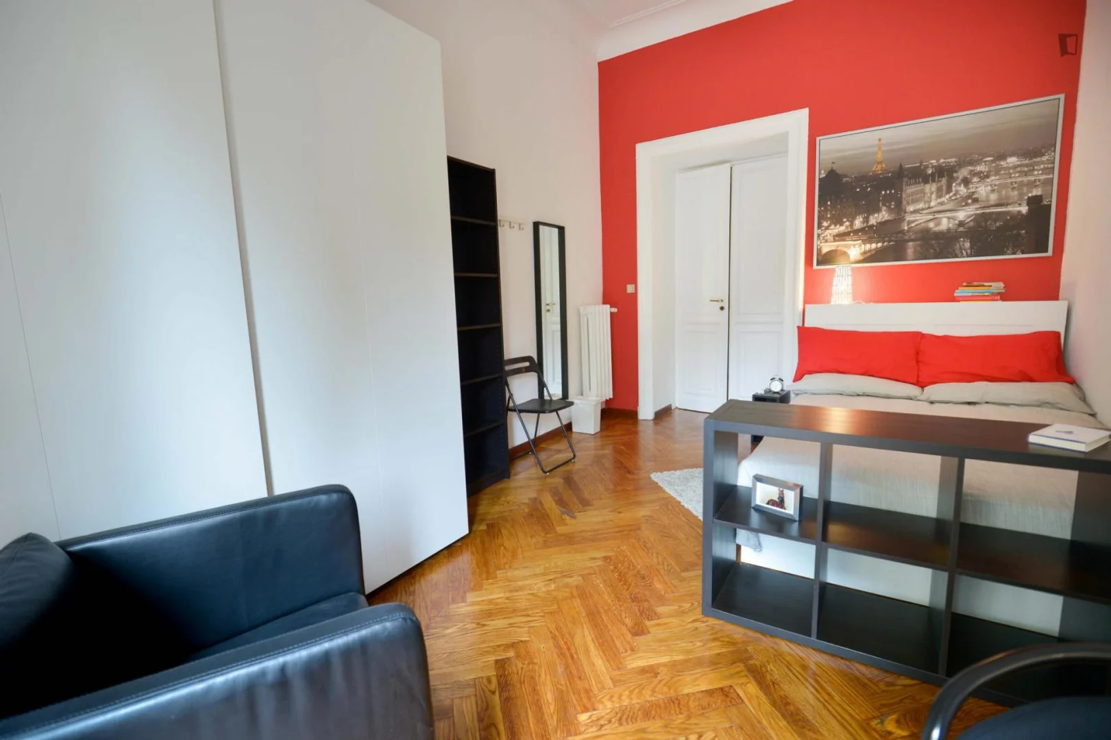 Chambre conviviale pour les étudiants dans avec des équipements modernes