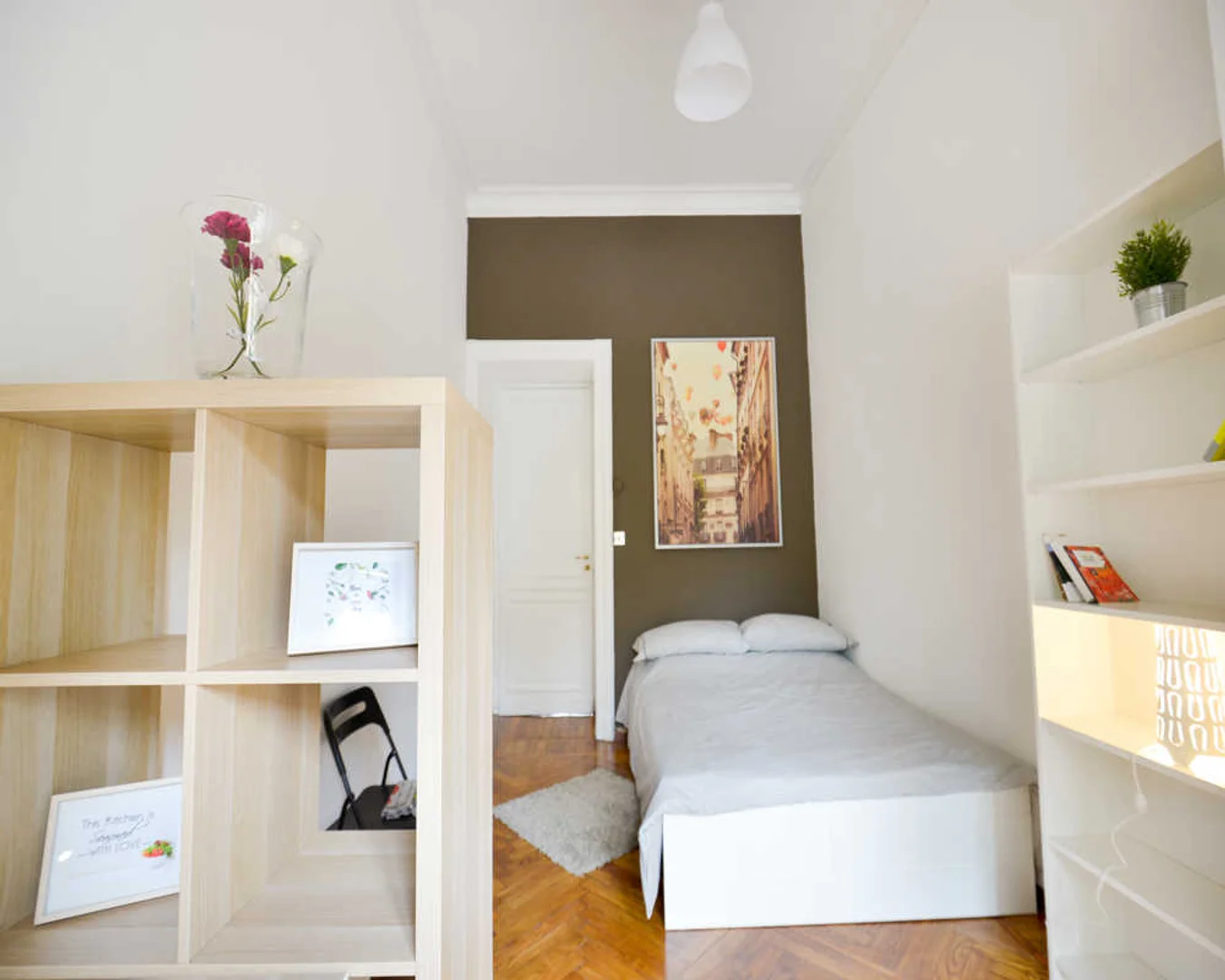 Student-friendly room in  with modern amenities