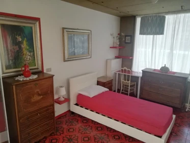 Quarto para alugar com cama de casal em Torino