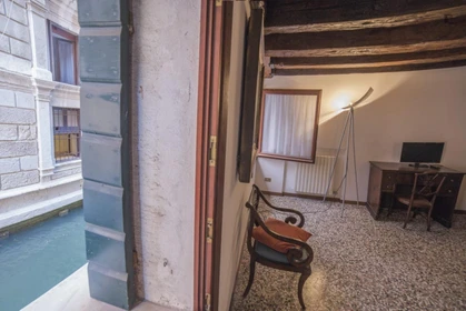 Moderne und helle Wohnung in Venezia