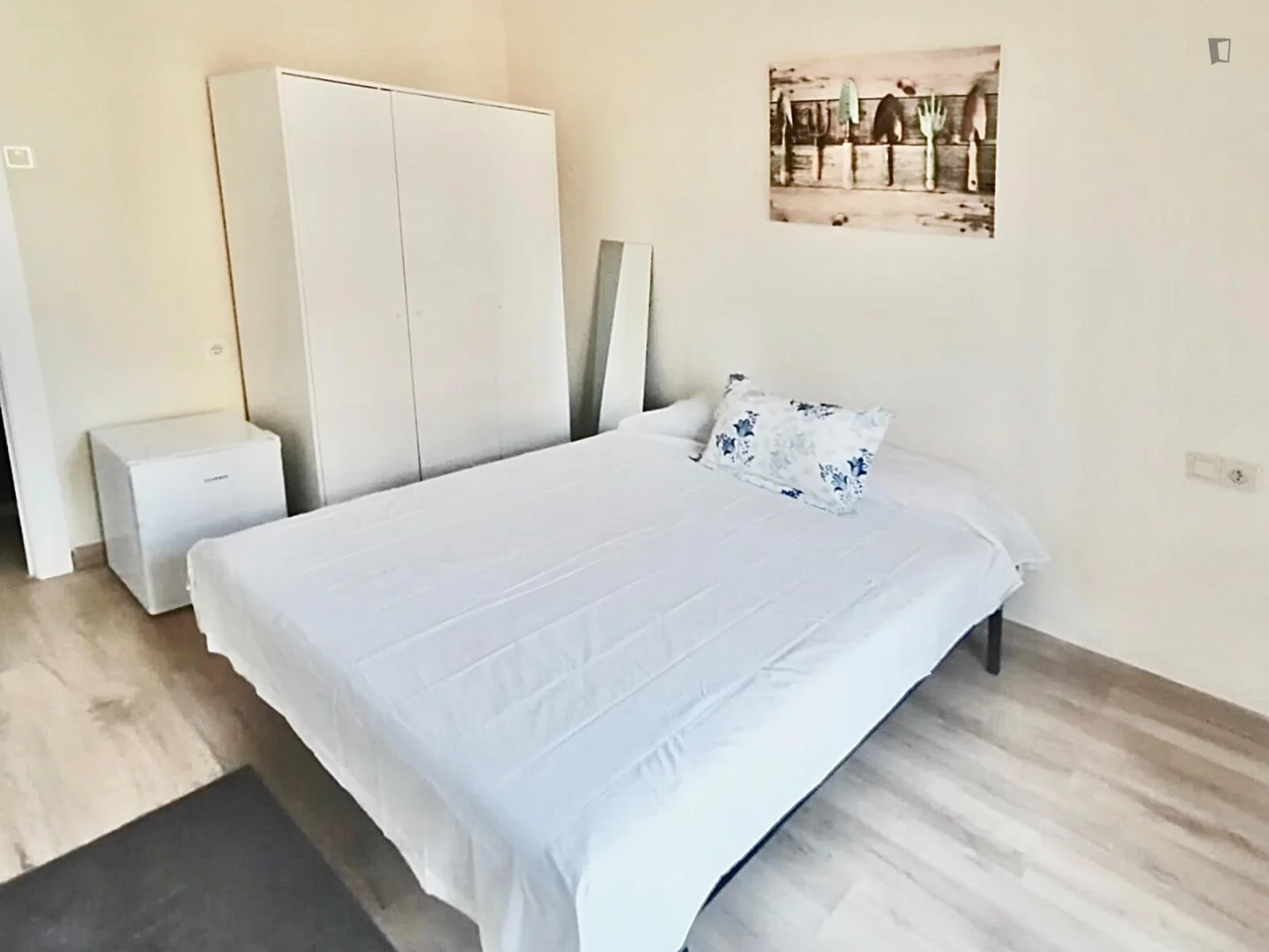 Habitación para estudiantes en  con área de estudio y facilidades compartidas