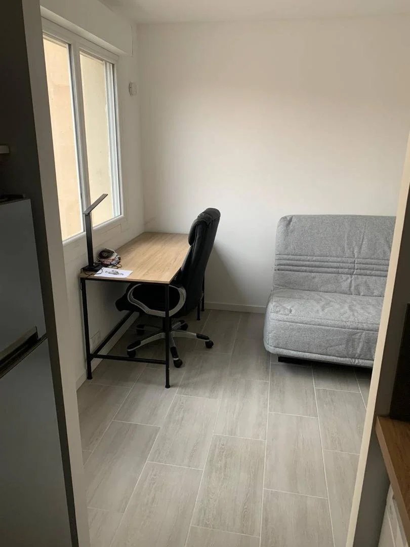 Zimmer in Studentenwohnung in  zu vermieten, voll möbliert