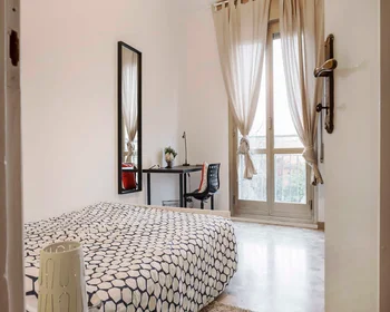 Chambre privée à Via delle Belle Arti, image 1 de 10