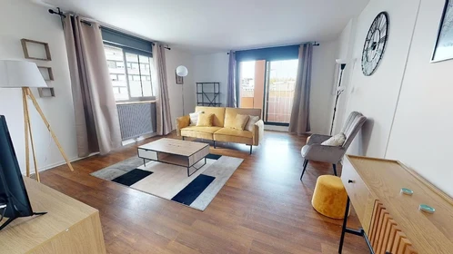 Renting rooms by the month in Saint-etienne