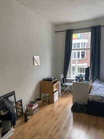 Enschede de ortak bir dairede kiralık oda