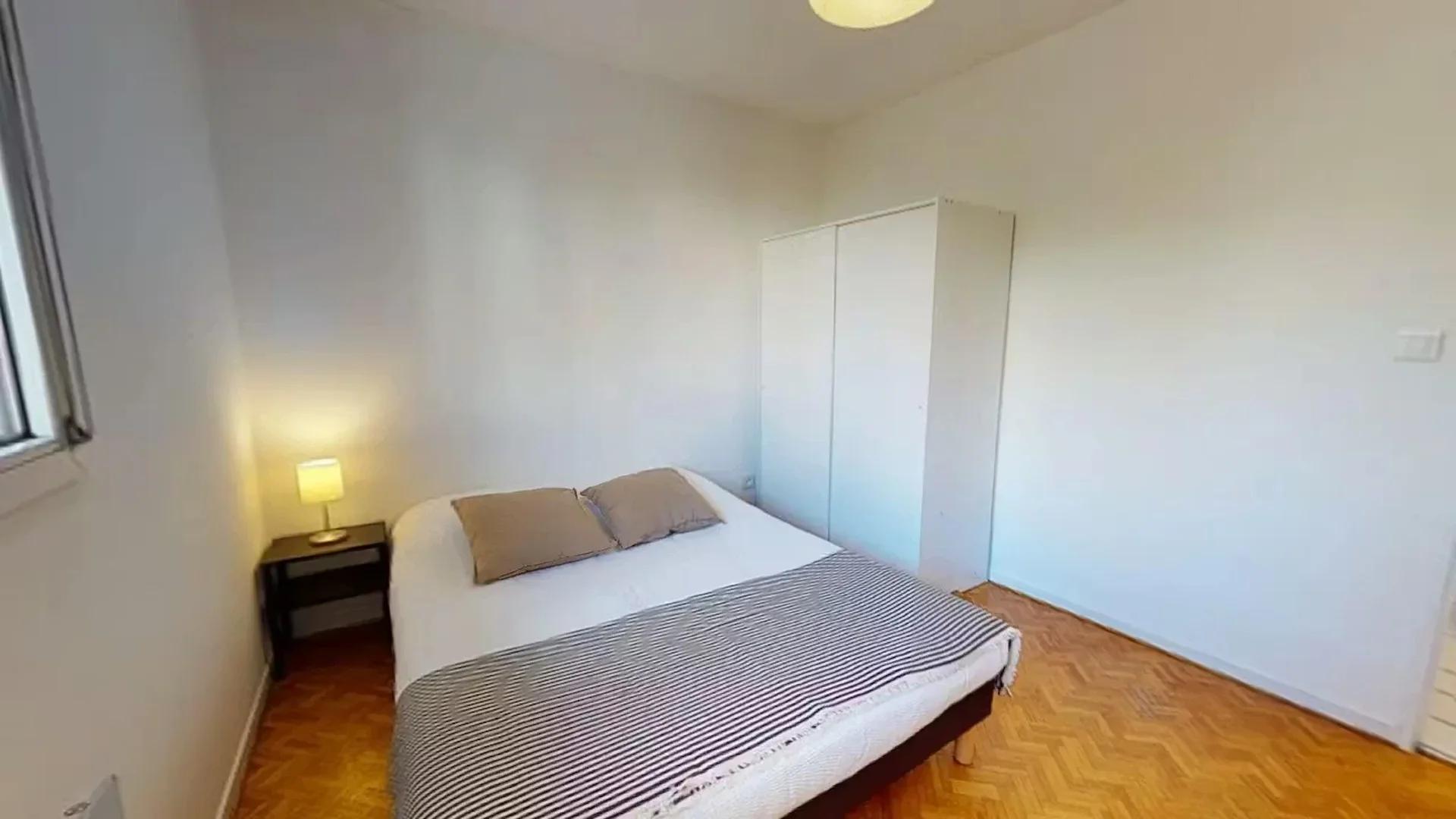 Comfortable and spacious student room in 