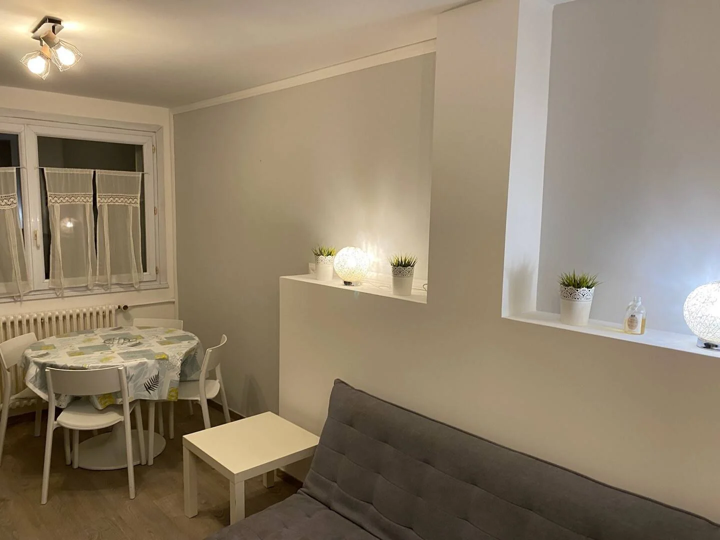 Quarto de estudante económico com localização conveniente em 