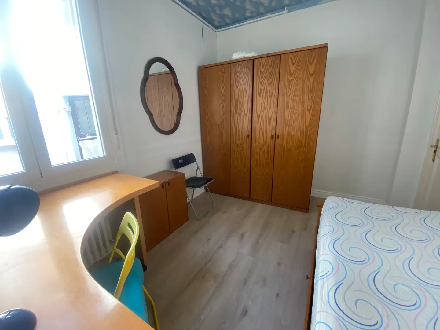 Habitación asequible para estudiantes con buena iluminación en 