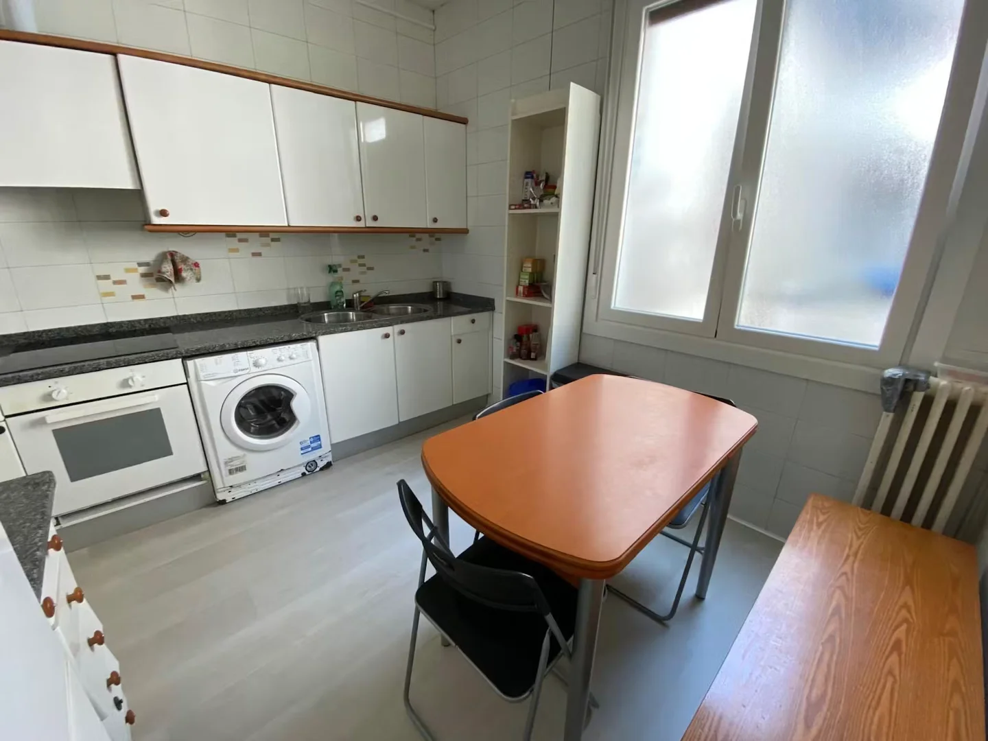 Habitación en apartamento estudiantil en alquiler en , completamente amueblado