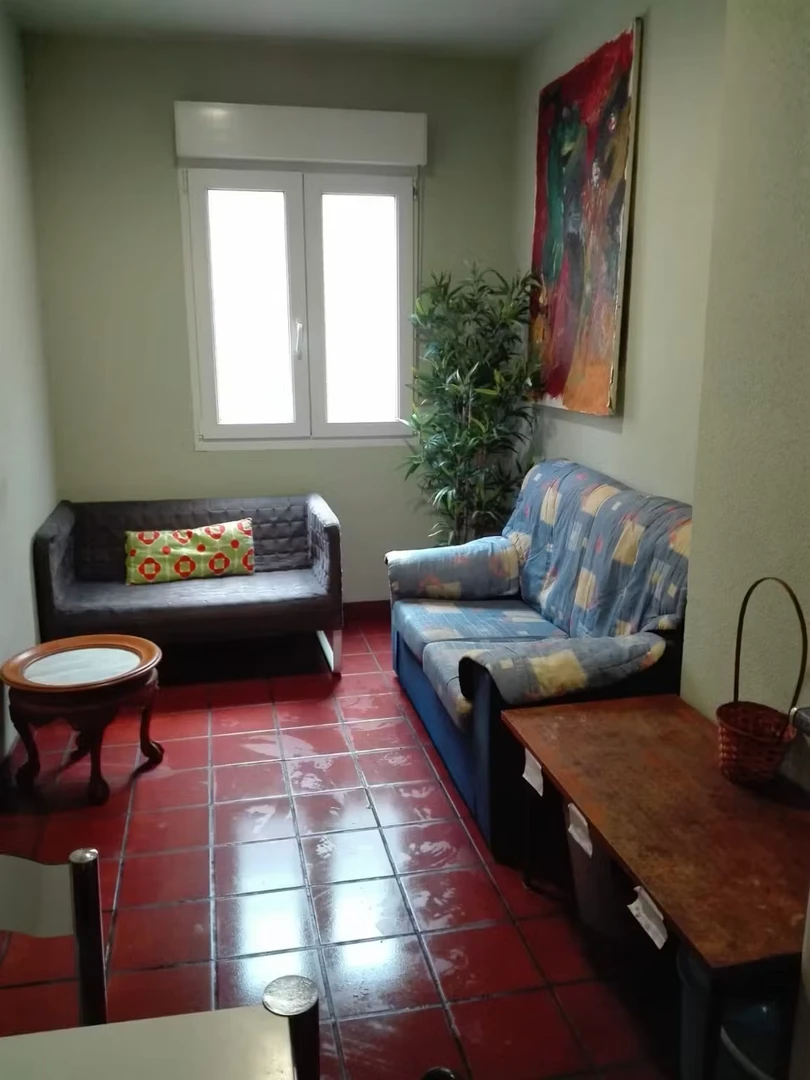 Habitación asequible para estudiantes con buena iluminación en 