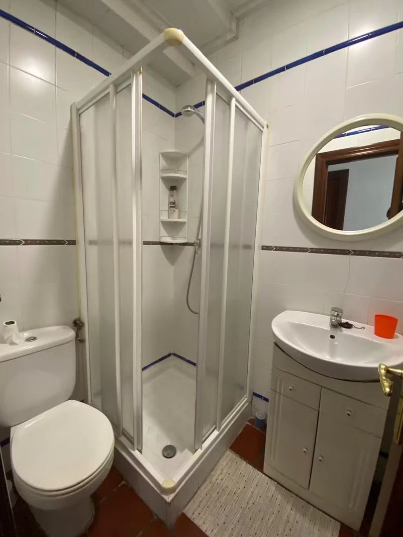 Habitación para estudiantes en  con área de estudio y facilidades compartidas