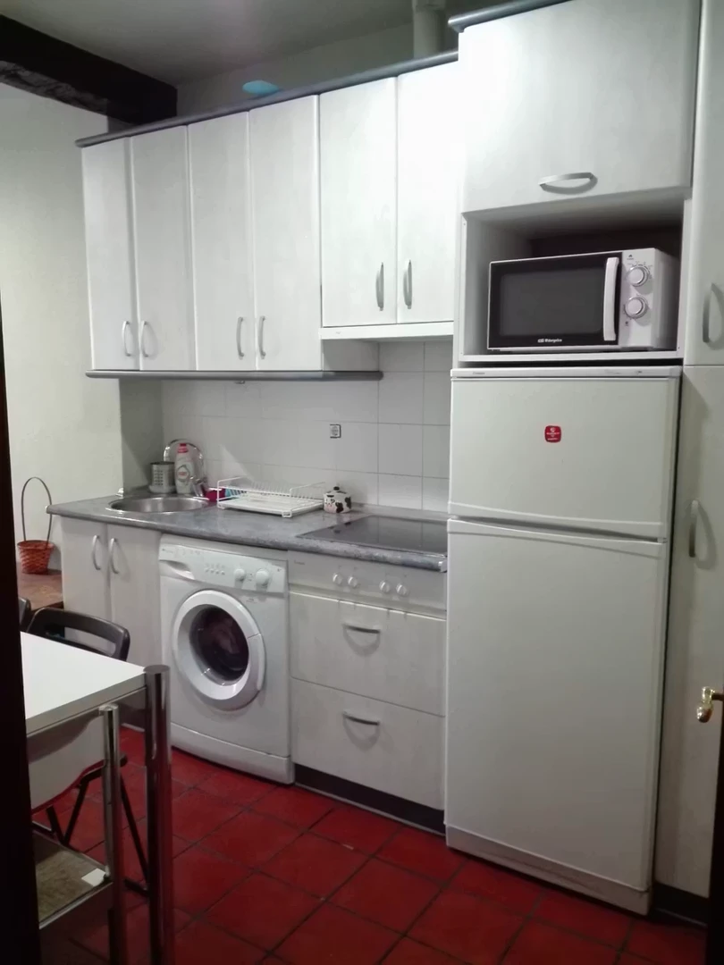Habitación estudiantil amplia y cómoda en 