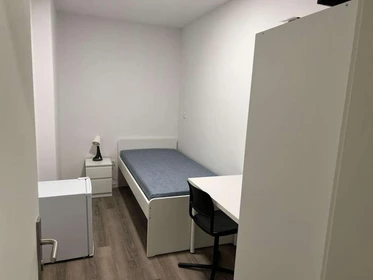 Room for rent in a shared flat in Porto