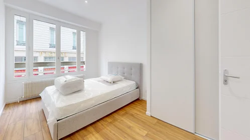 Privatzimmer in der 18 Rue Duquesne C2, bild 1 von 10