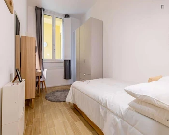 Quarto para alugar com cama de casal em Torino
