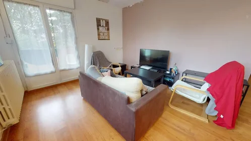 Özel oda konumu Rue de Bugarel, Estanove, 10 10 görüntüsü
