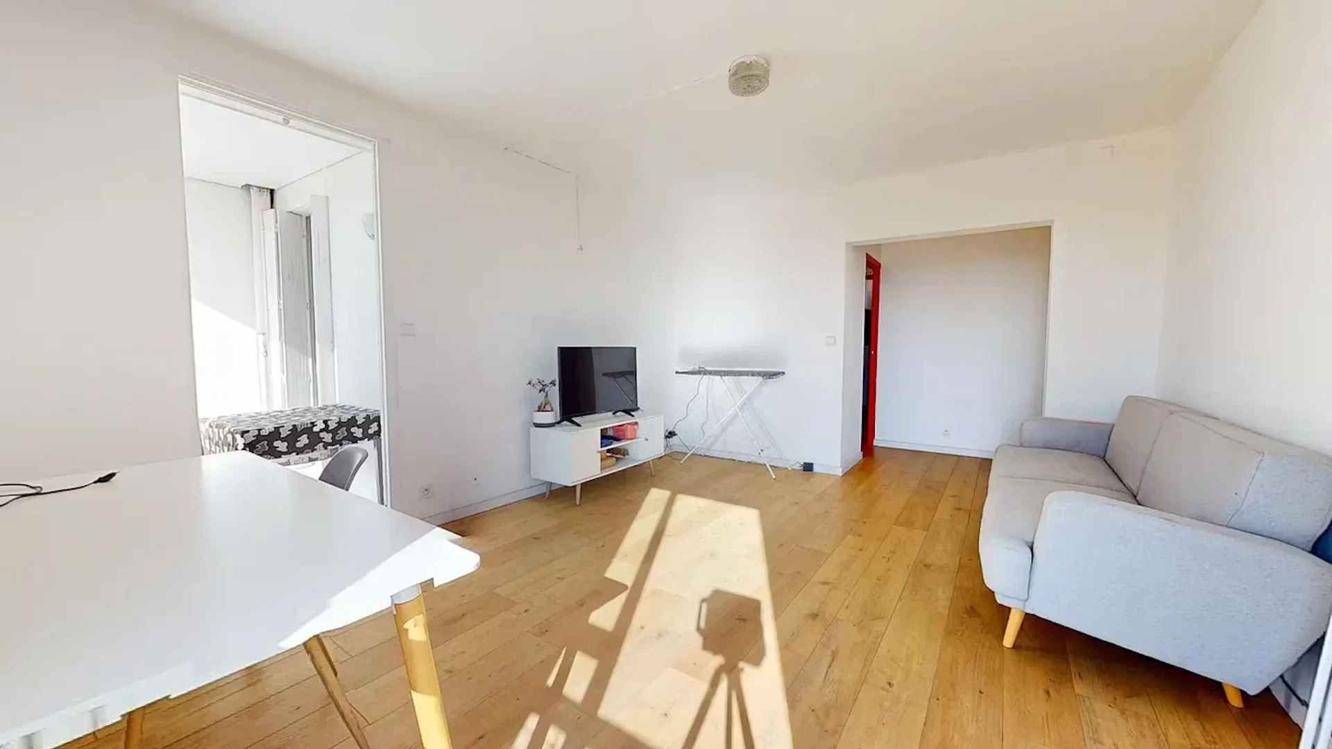 Habitación para estudiantes en  con área de estudio y facilidades compartidas
