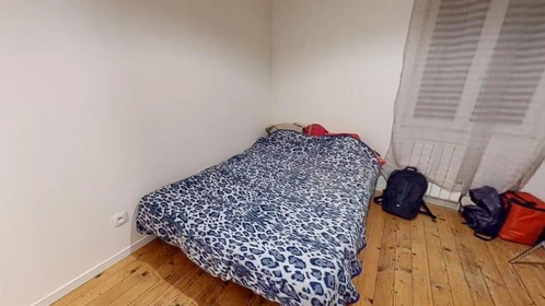 Pokój do wynajęcia z podwójnym łóżkiem w Amiens