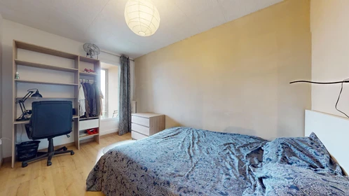 Renting rooms by the month in Nîmes