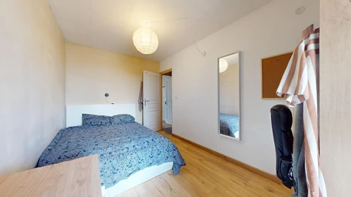 Renting rooms by the month in Nîmes