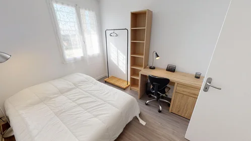 Habitación privada en 236 Rue De Suzon -, imagen 1 de 10