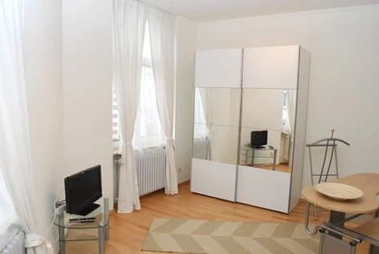 Chambre à louer dans un appartement en colocation à frankfurt