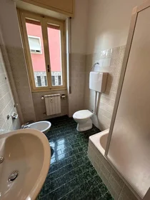 Habitación privada en Via Guglielmo Franzinetti, 25126 Brescia BS, Italy, imagen 12 de 18