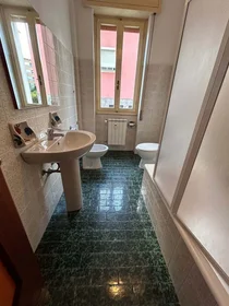 Habitación privada en Via Guglielmo Franzinetti, 25126 Brescia BS, Italy, imagen 13 de 18