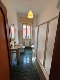Habitación privada en Via Guglielmo Franzinetti, 25126 Brescia BS, Italy, imagen 14 de 18