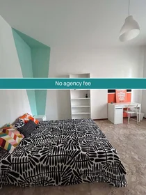 Habitación privada en Via Guglielmo Franzinetti, 25126 Brescia BS, Italy, imagen 1 de 10