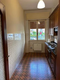 Habitación privada en Via Guglielmo Franzinetti, 25126 Brescia BS, Italy, imagen 9 de 17
