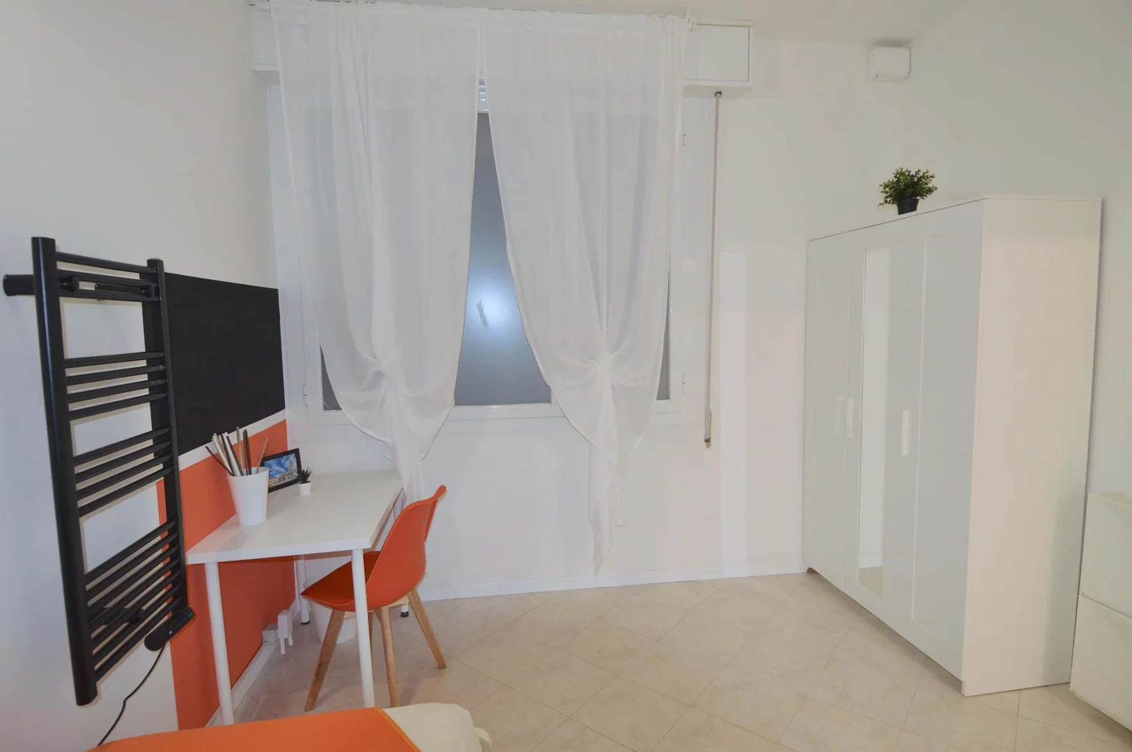 Studentenfreundliches Zimmer in  mit modernen Annehmlichkeiten