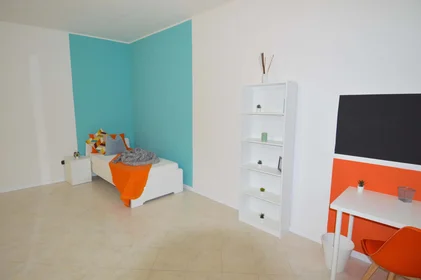 Habitación privada en Via Sante Fattori, 26A, 41124 Modena MO, Italy, imagen 2 de 20