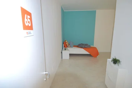 Habitación privada en Via Sante Fattori, 26A, 41124 Modena MO, Italy, imagen 3 de 20