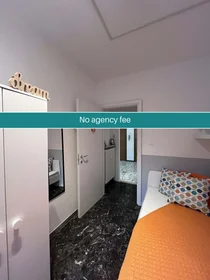 Habitación privada en Viale Verona, 65, 38123 Trento TN, Italy, imagen 1 de 10