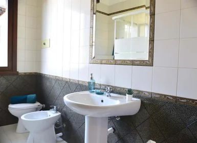 Quarto privado em Via Filippo Turati, 30, 41122 Modena MO, Italy, imagem 21 de 27