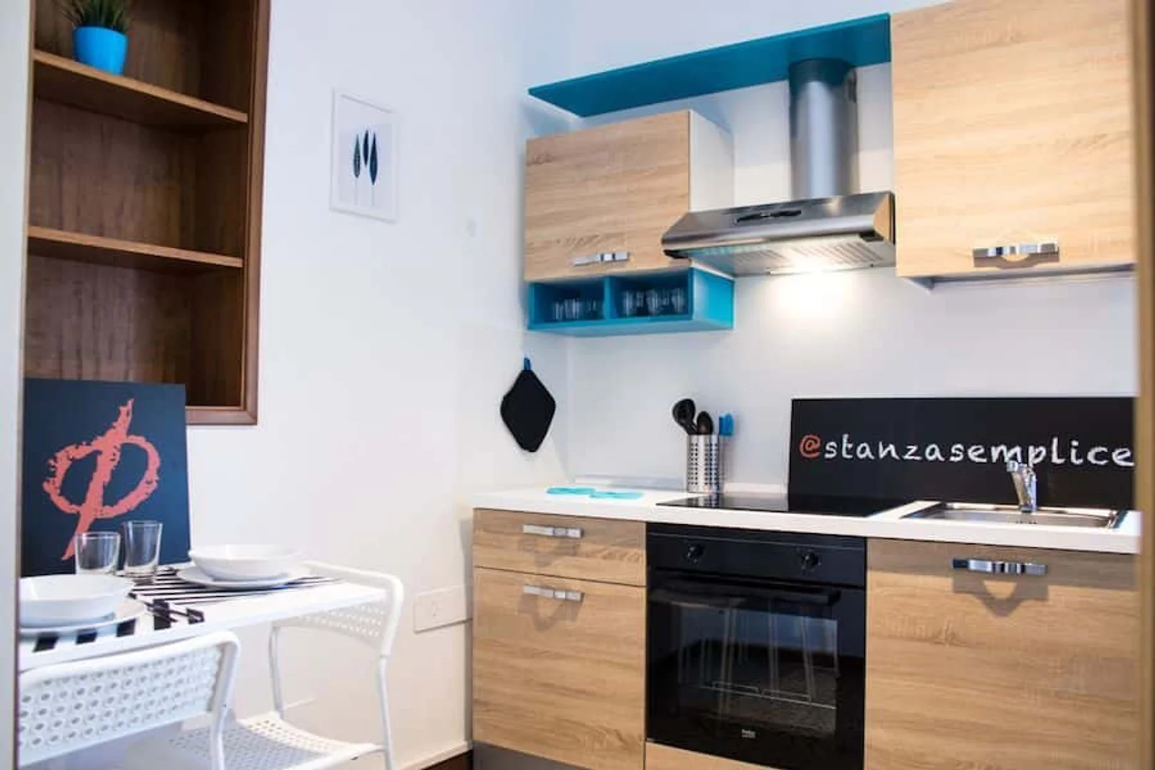Room for rent in student apartment in , fully furnished
