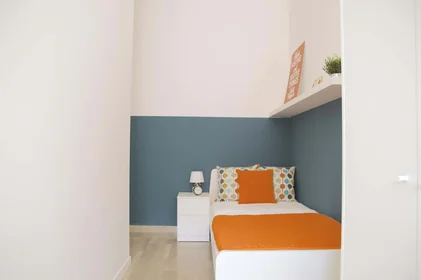 Habitación privada en Via Ermete Zacconi, 12, 40127 Bologna BO, Italy, imagen 11 de 24