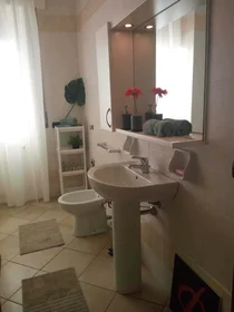 Chambre privée à Piazza Cesare Battisti, 7, 25128 Brescia BS, Italy, image 9 de 16