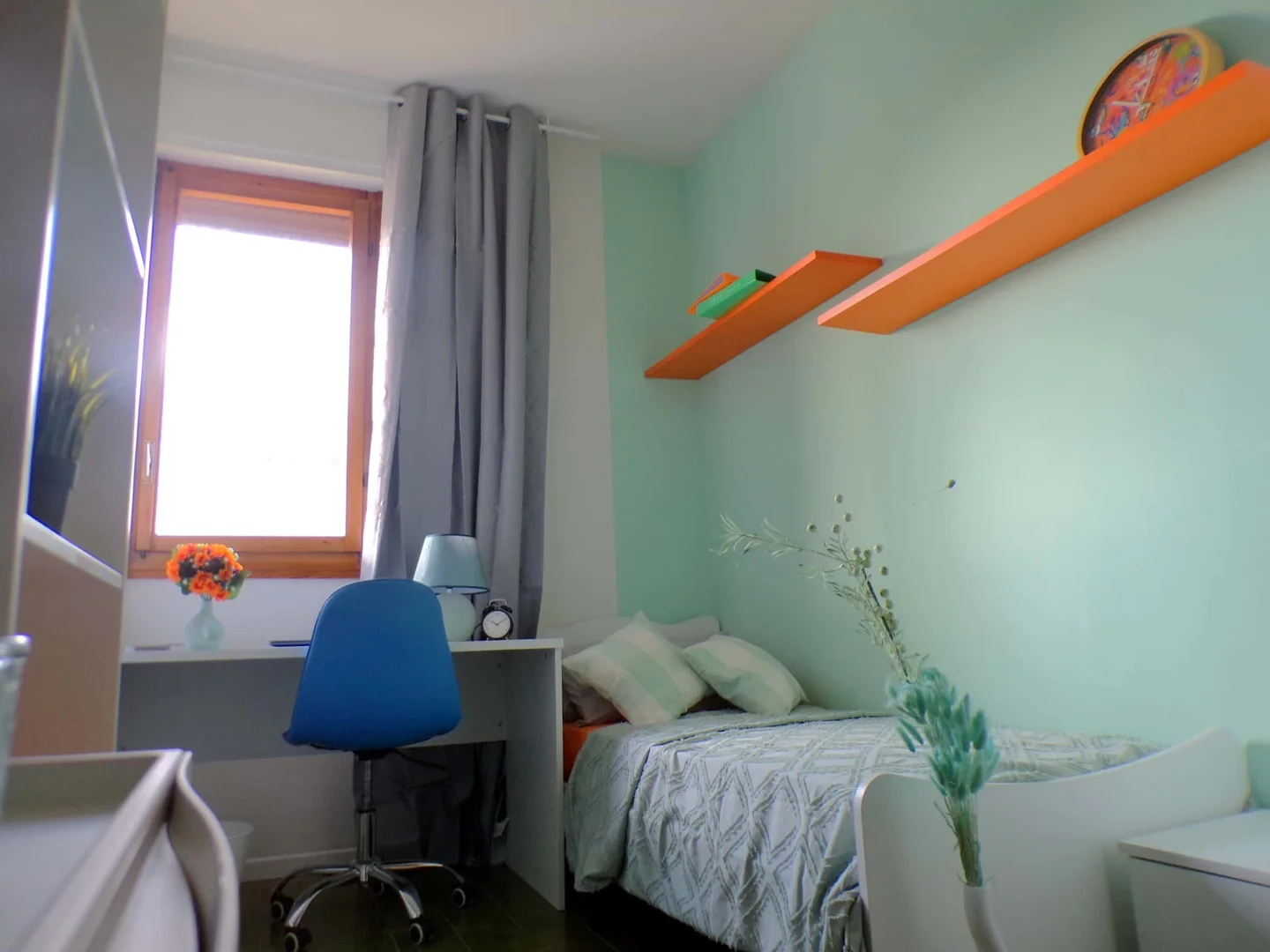 Zimmer in Studentenwohnung in  zu vermieten, voll möbliert