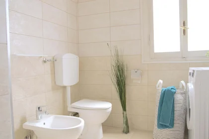 Habitación privada en Via Ermete Zacconi, 12, 40127 Bologna BO, Italy, imagen 8 de 24