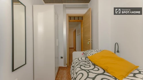 Zimmer mit Doppelbett zu vermieten Burjassot