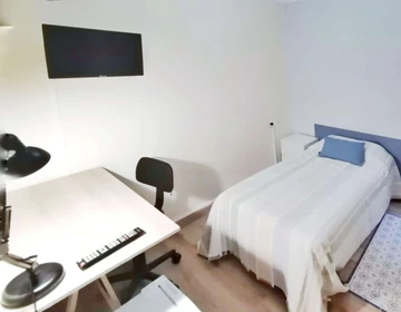 Quarto para alugar com cama de casal em Alicante-alacant