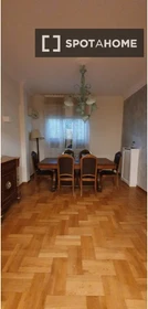 Pokój do wynajęcia we wspólnym mieszkaniu w Ateny