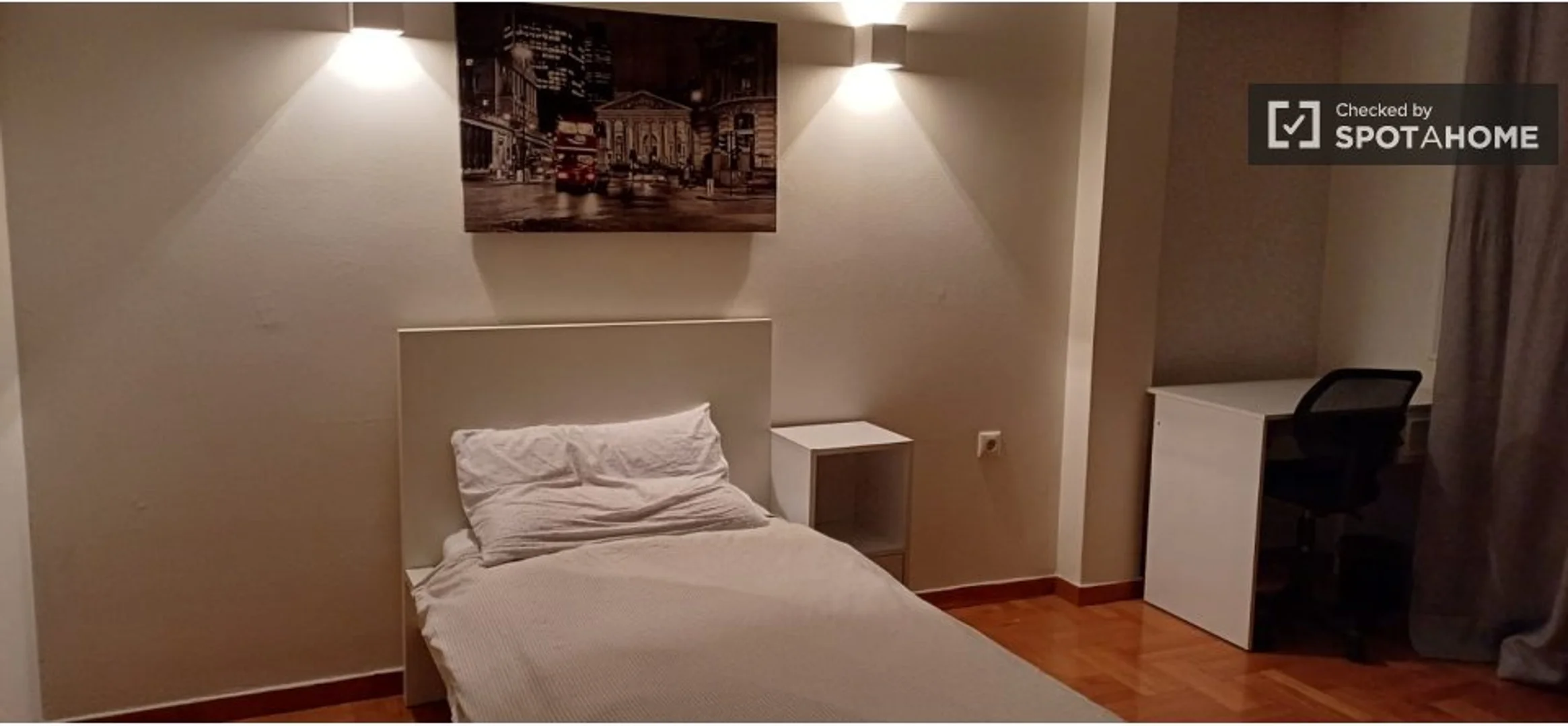 Economical student room with convenient location in 