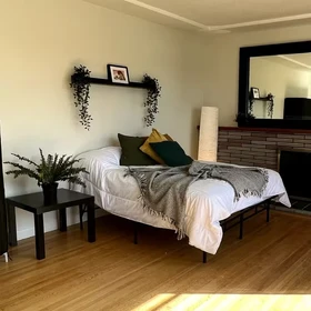 Quarto para alugar com cama de casal em Vancouver