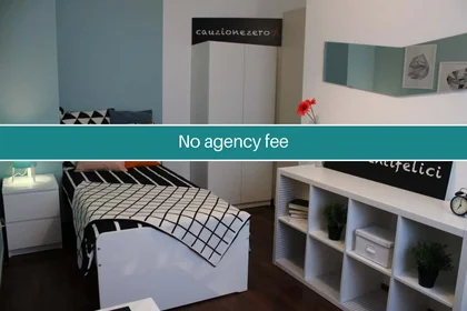 Habitación privada en Viale Europa, 72, 25133 Brescia BS, Italy, imagen 1 de 23