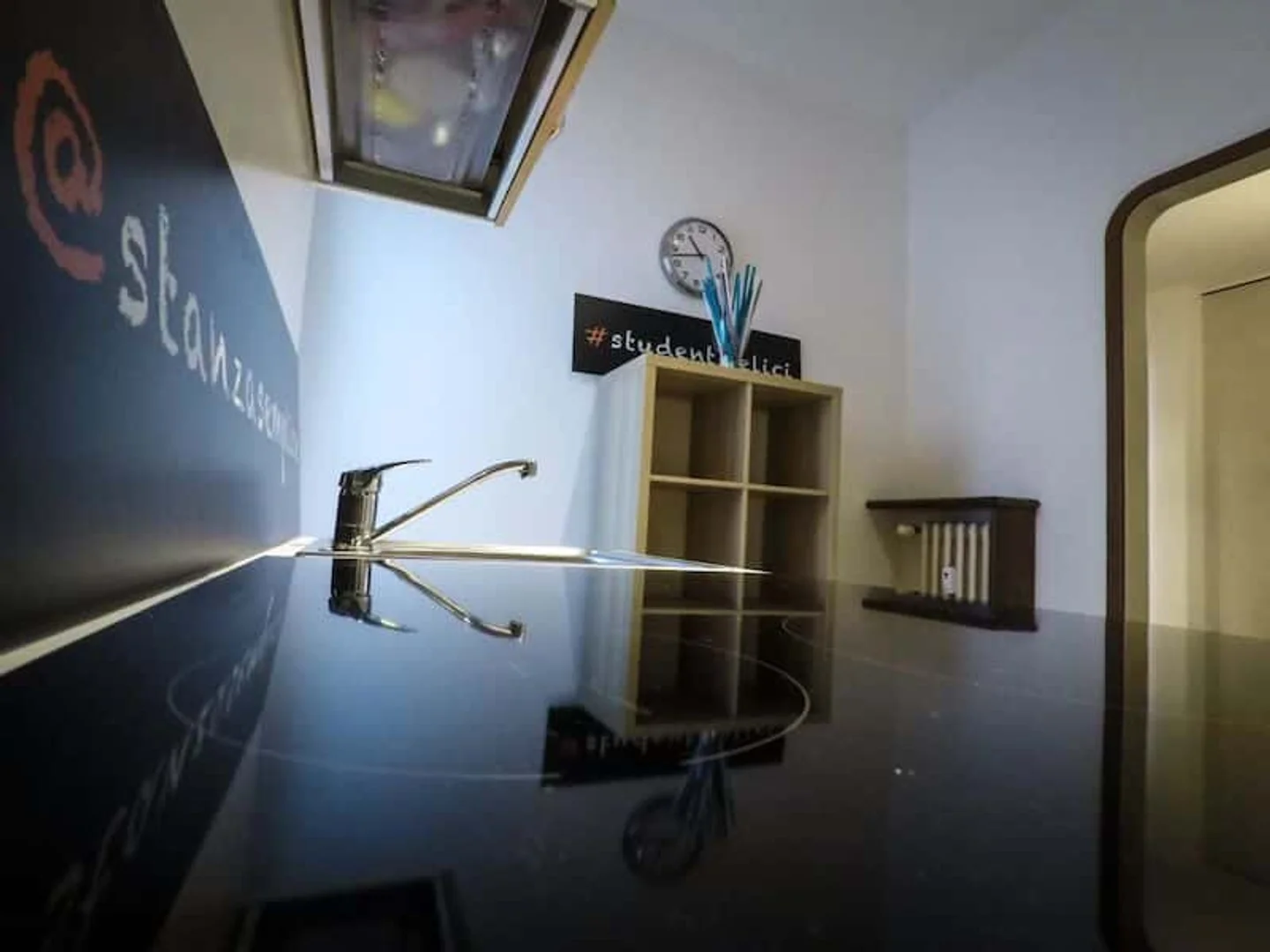 Room for rent in student apartment in , fully furnished