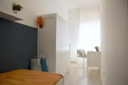 Stanza privata in Via Ermete Zacconi, 12, 40127 Bologna BO, Italy, immagine 10 di 24