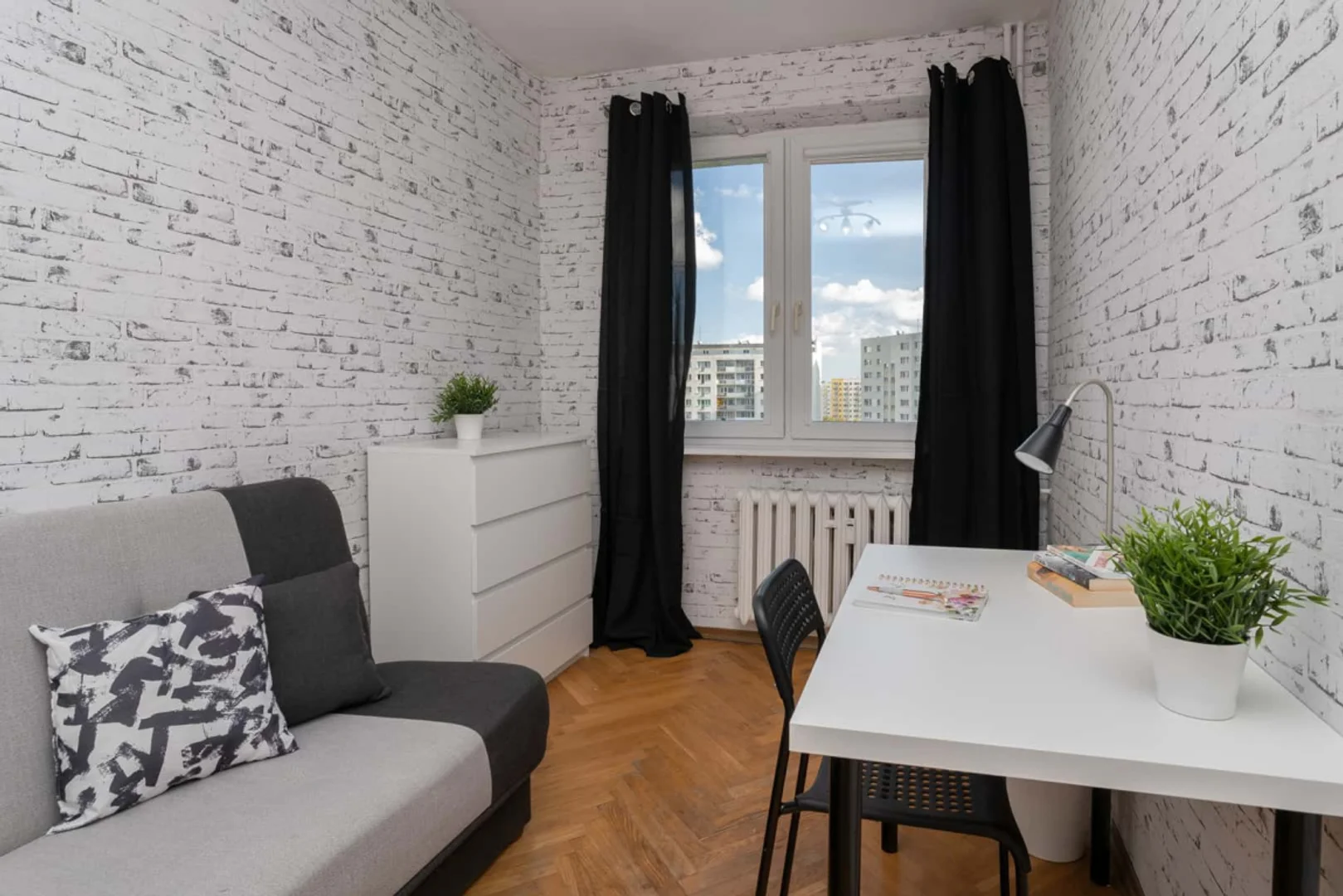 Funktionelles Studentenzimmer perfekt zum Studieren in 